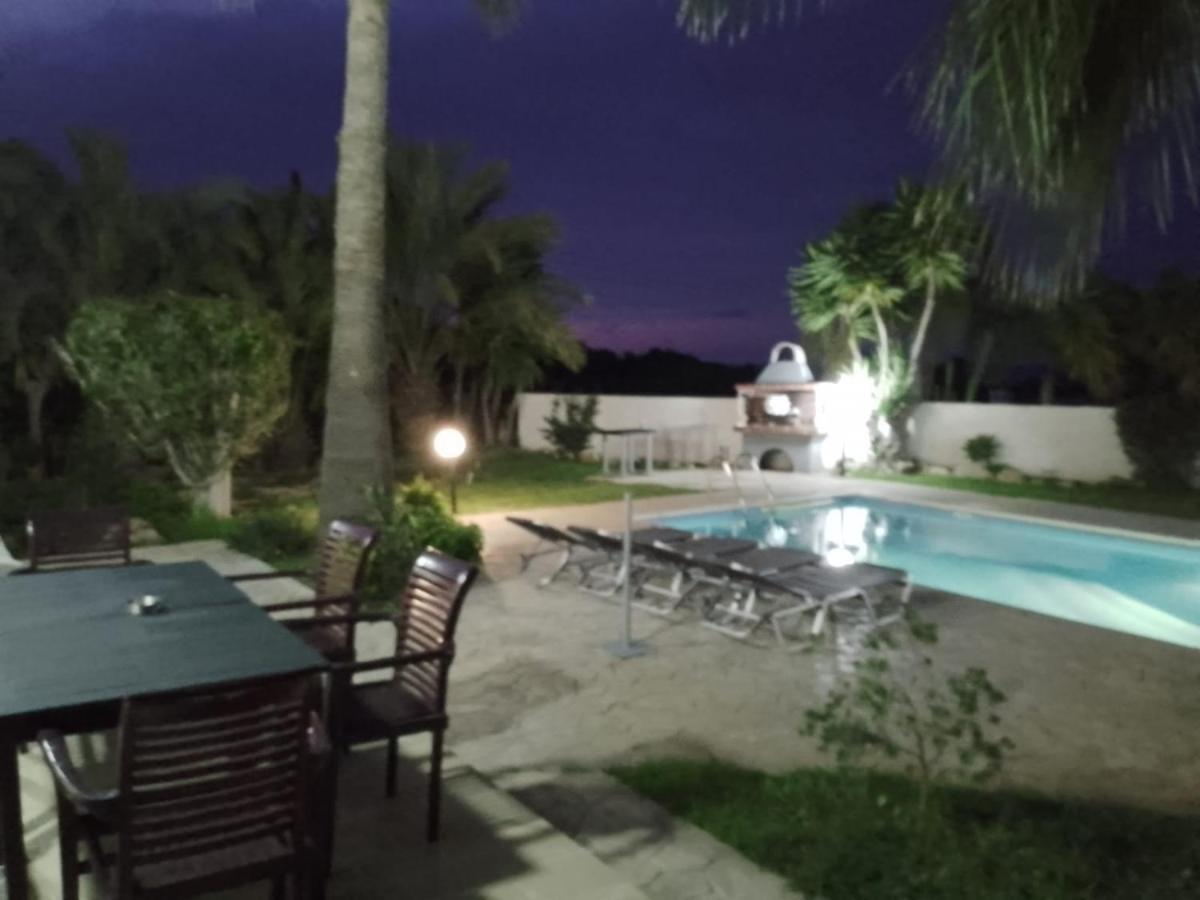 Villa Chrysanthemum เนโอโชริโอ ภายนอก รูปภาพ