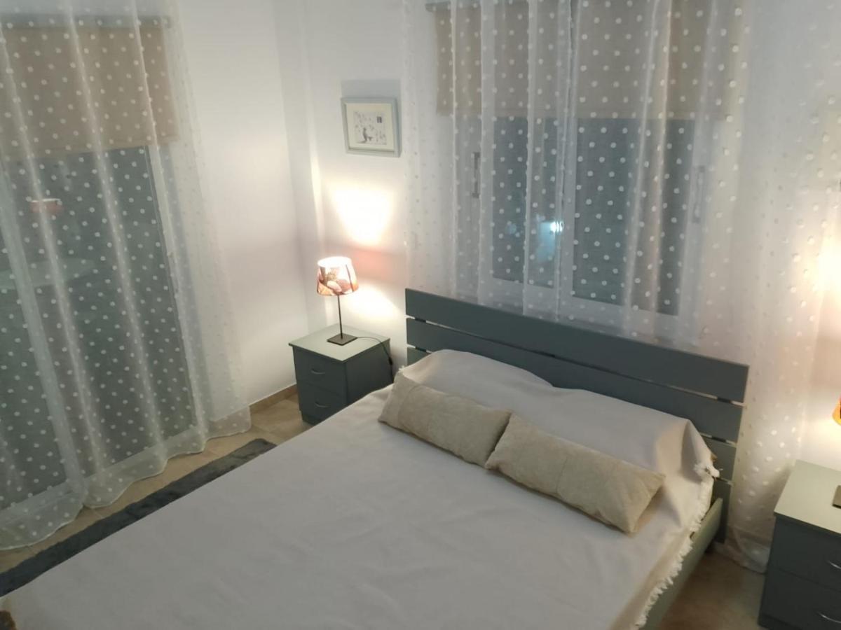 Villa Chrysanthemum เนโอโชริโอ ภายนอก รูปภาพ
