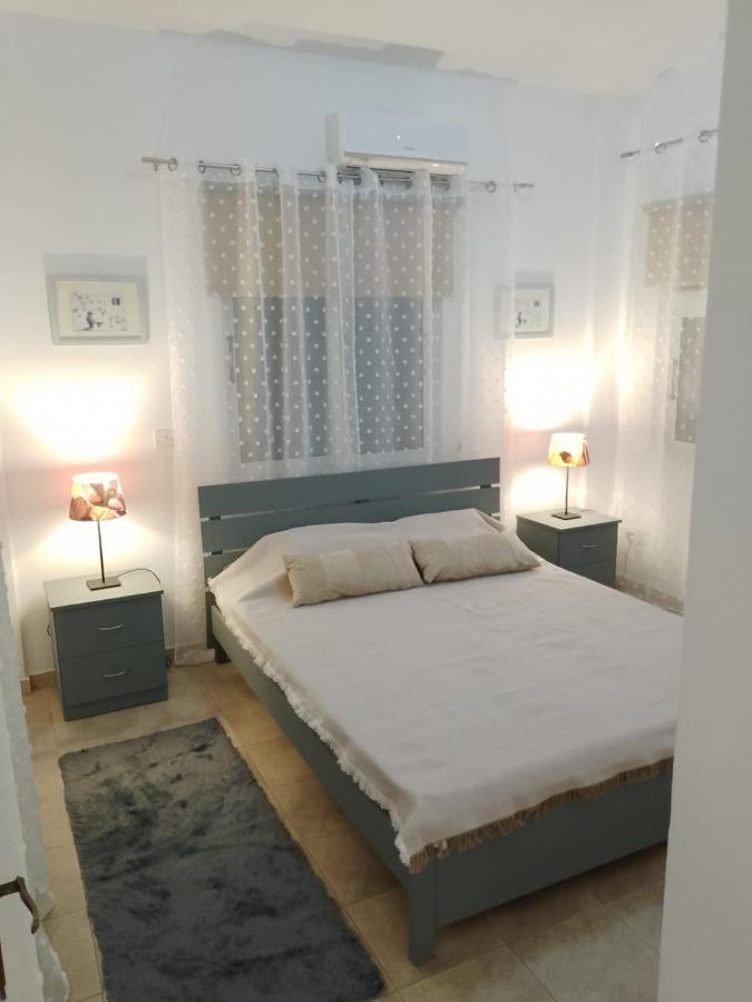 Villa Chrysanthemum เนโอโชริโอ ภายนอก รูปภาพ